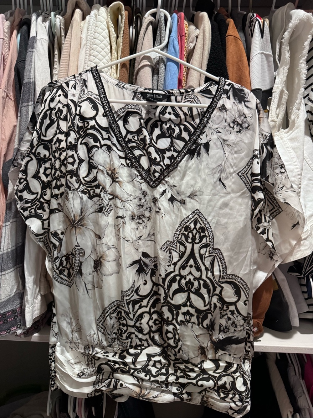 White House Black Market Floral V-Neck Women's Top